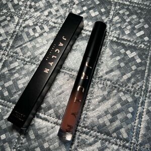 Jaclyn Cosmetics Poutspoken liquid lipstick - Confidence